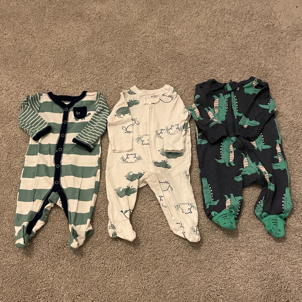 CARTERS FOOTY PAJAMAS
